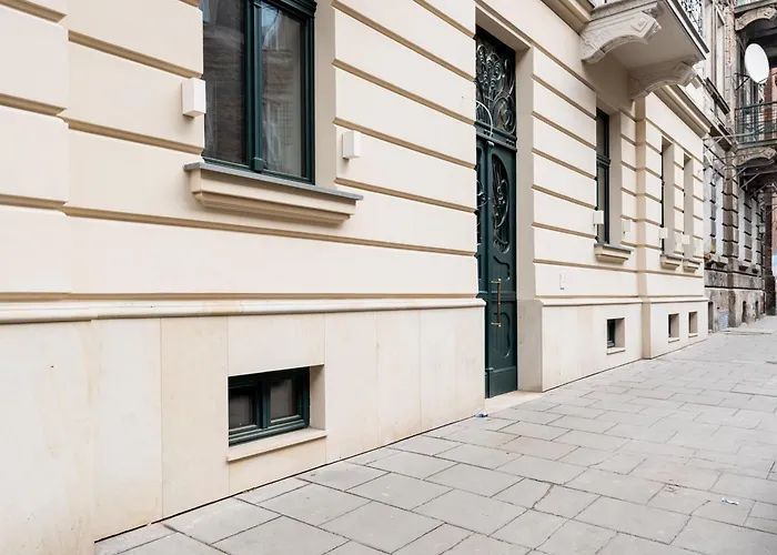 Heritage Apartment *