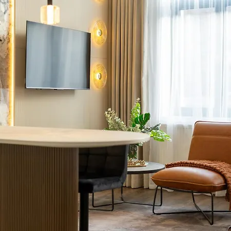 Heritage Apartment *