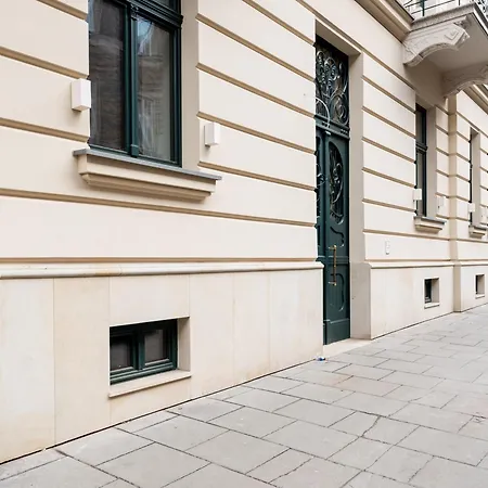 Heritage Apartment *